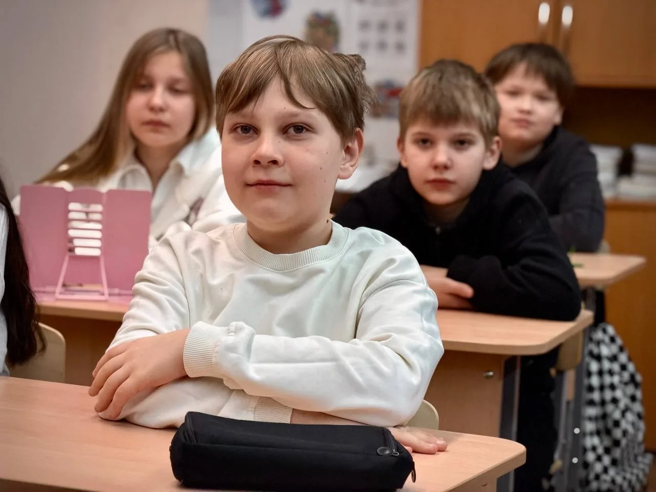 🇷🇺 Сегодняшнее утро в школе началось с торжественной церемонии поднятия Государственного флага Росси