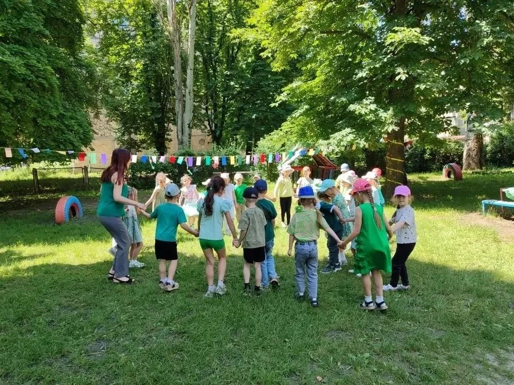 Зеленый день в детском саду №22! 🌿17 июня детский сад №22 расцвел всеми оттенками зеленого. 

Мален