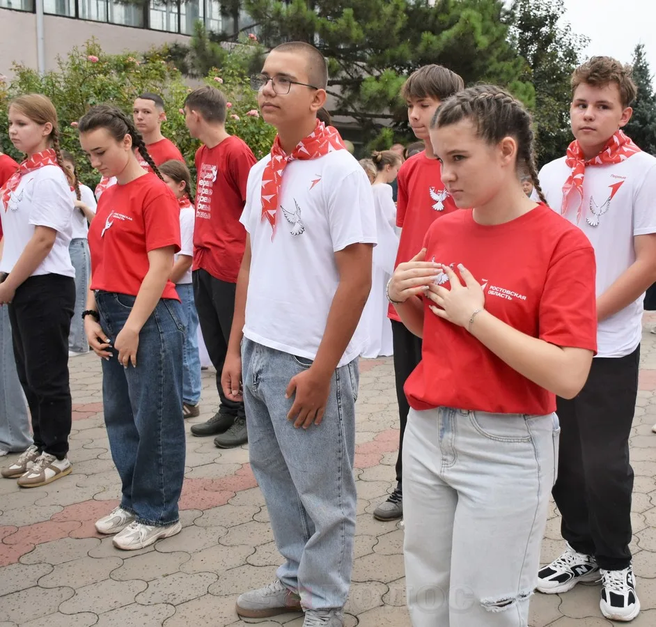 3 сентября на площади у РДК «Юбилейный» состоялась акция памяти «Вместе против террора»...