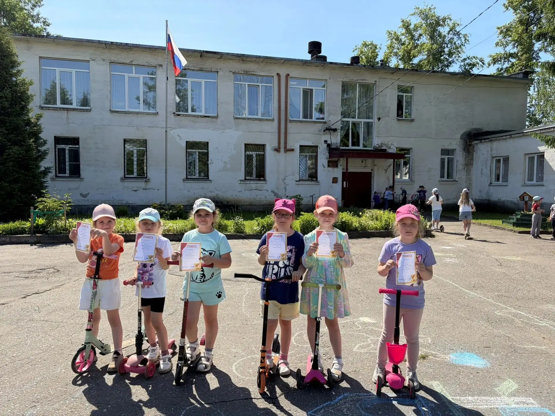 🛴 Весёлые заезды: развлечение «Догони меня, дружок!» в подготовительной группе