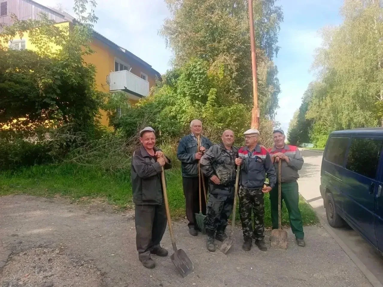 🧹 Во всех территориальных комитетах округа прошли субботники