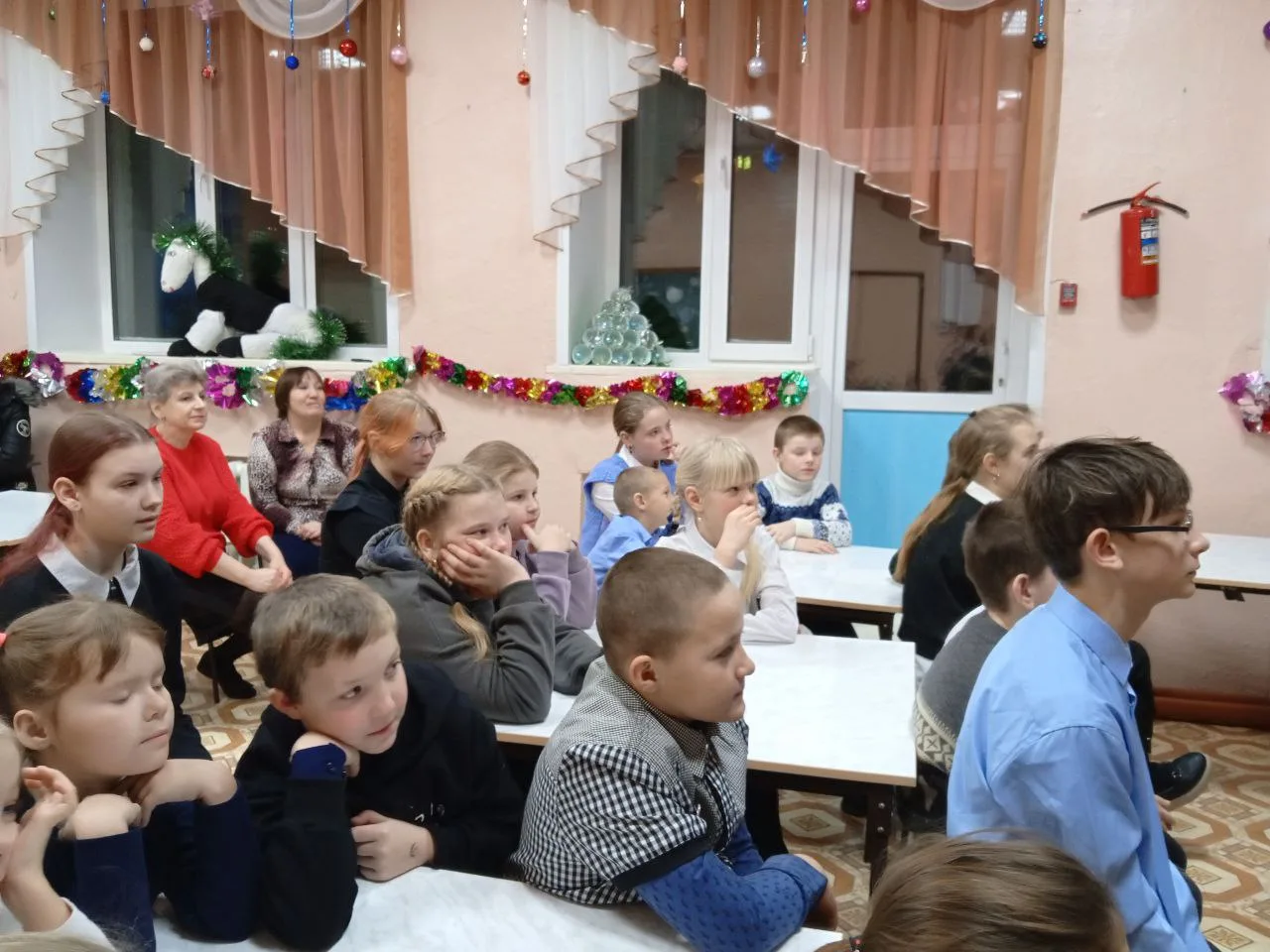 🎄🎊В нашей школе прошло внеклассное занятие"Мозаика зимних чудес: Новогодние традиции ...