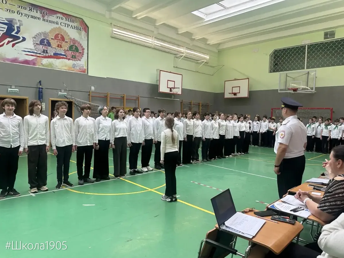 🌟 Равнение на Победу!  В нашей школе прошёл конкурс-смотр строя и песни среди учеников 5–8 классов, 