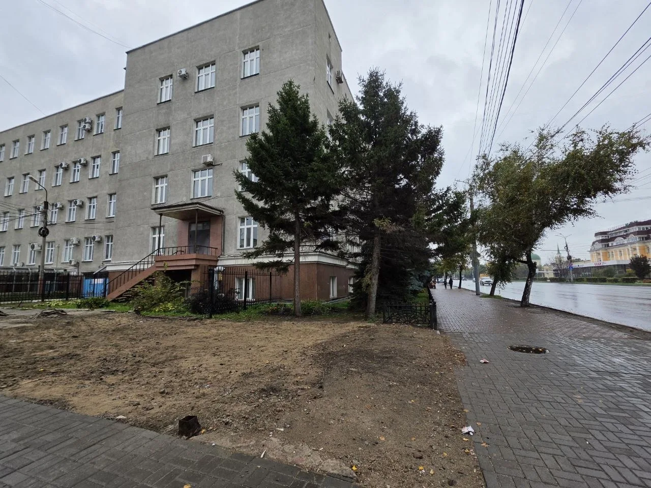 ⚡️В центре Омска снесли павильон известной сети пекарен.