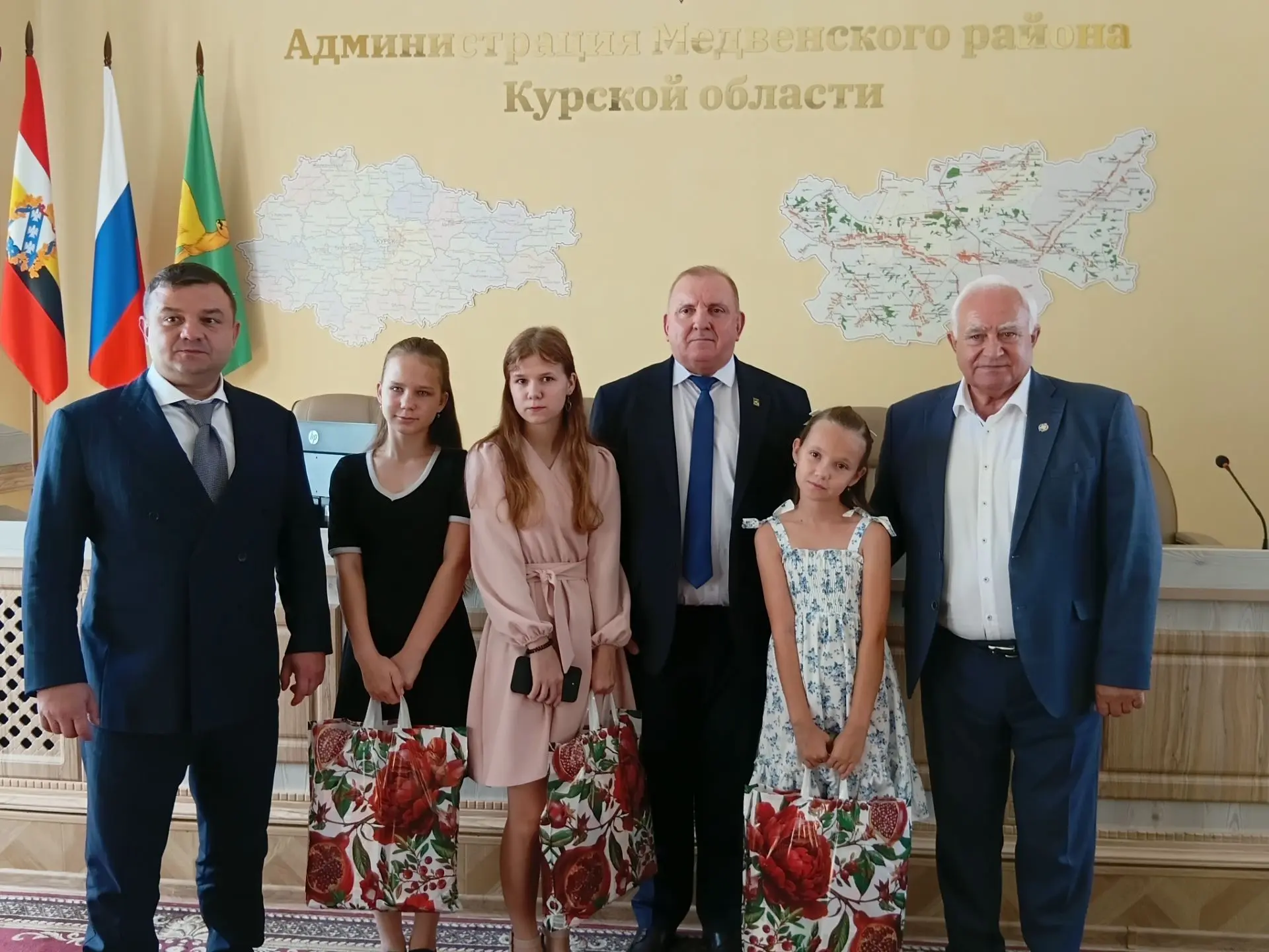📍Глава Медвенского района вместе с депутатами Курской областной Думы Николаем Жеребило...