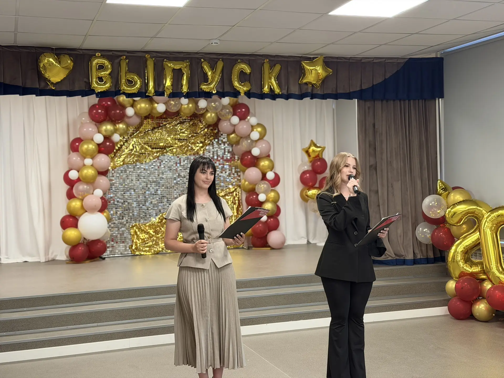 🎉Сегодня в МОАУ СОШ № 1 с. Возжаевки состоялось торжественное вручение аттестатов выпускникам 11 кл