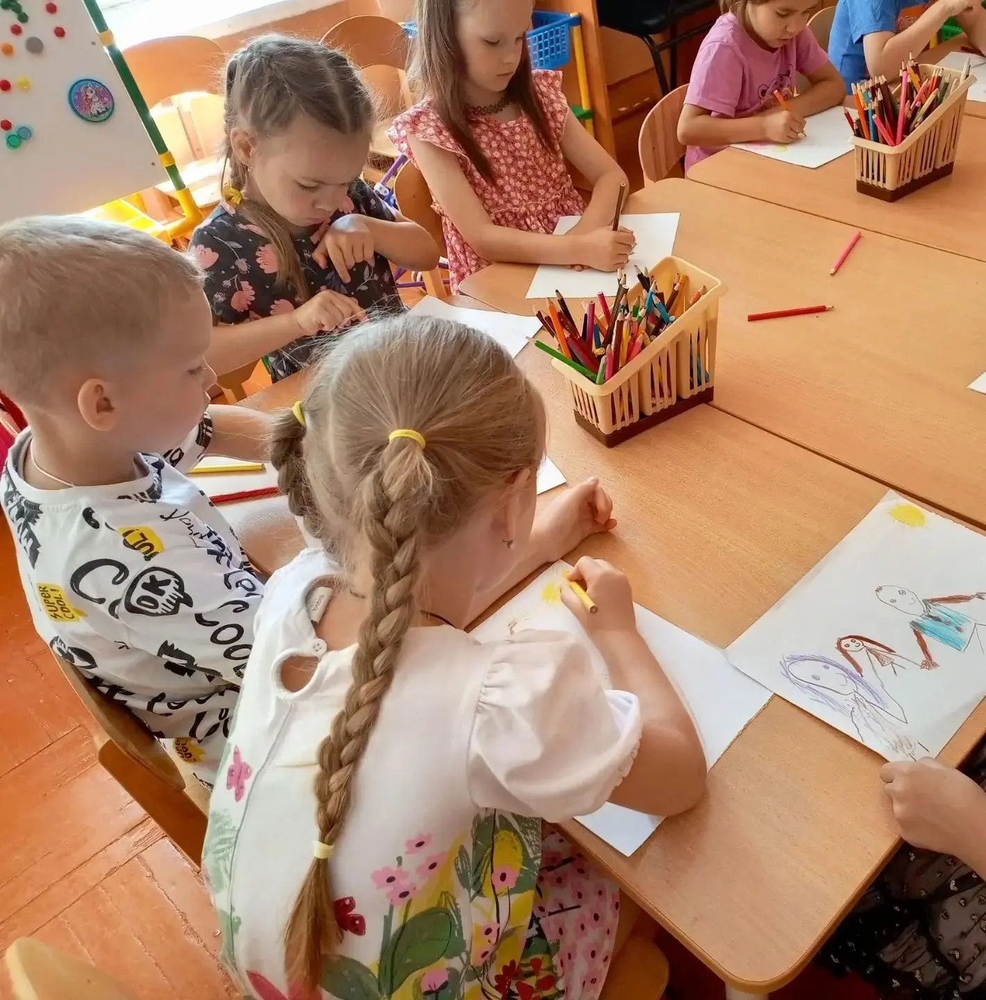 Сегодня в средней группе "Грибочки" было по-особенному уютно и шумно. Ребята решили поделиться самым