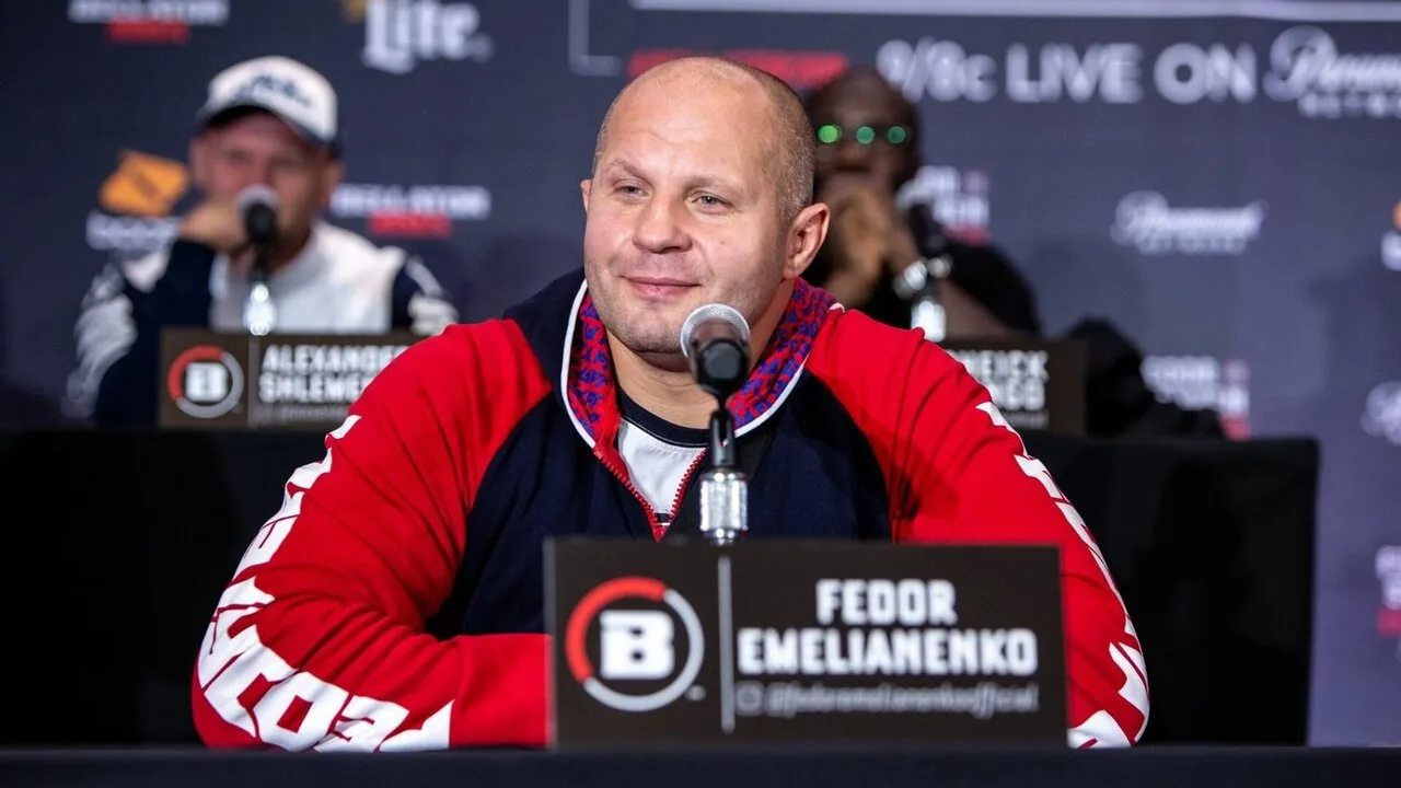 ФЁДОР ЕМЕЛЬЯНЕНКО ОТКАЗАЛСЯ ОТ БОЯ С БРОКОМ ЛЕСНАРОМ В UFC

Бывший менеджер Фёдора рассказал, что по