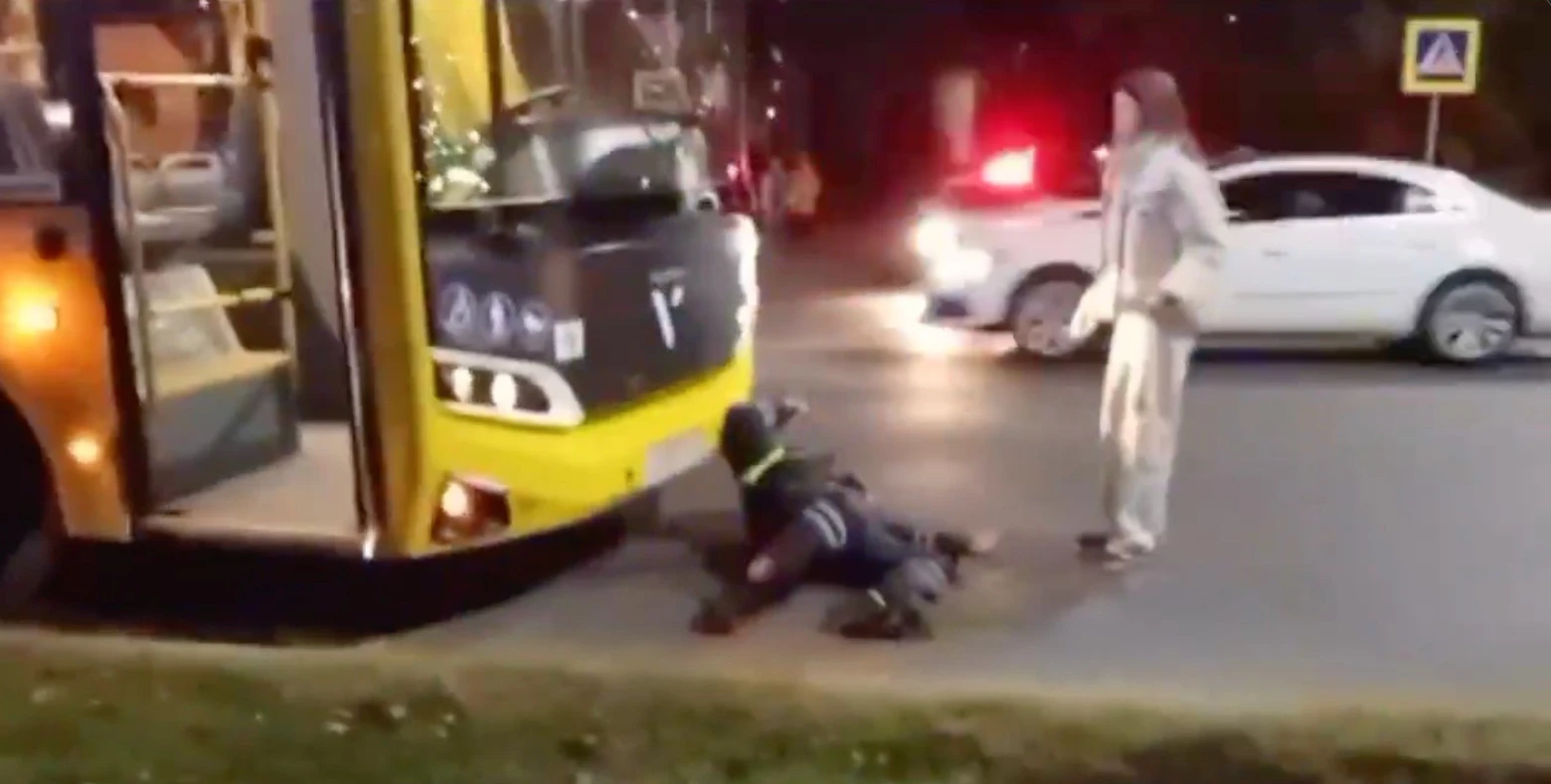 В Ярославле водитель попытался уйти от погони и травмировал инспектора ДПС
