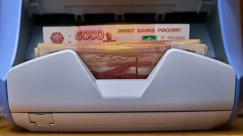 Средняя номинальная зарплата в Петербурге за апрель составила 128,5 тыс. рублей. Подроб...