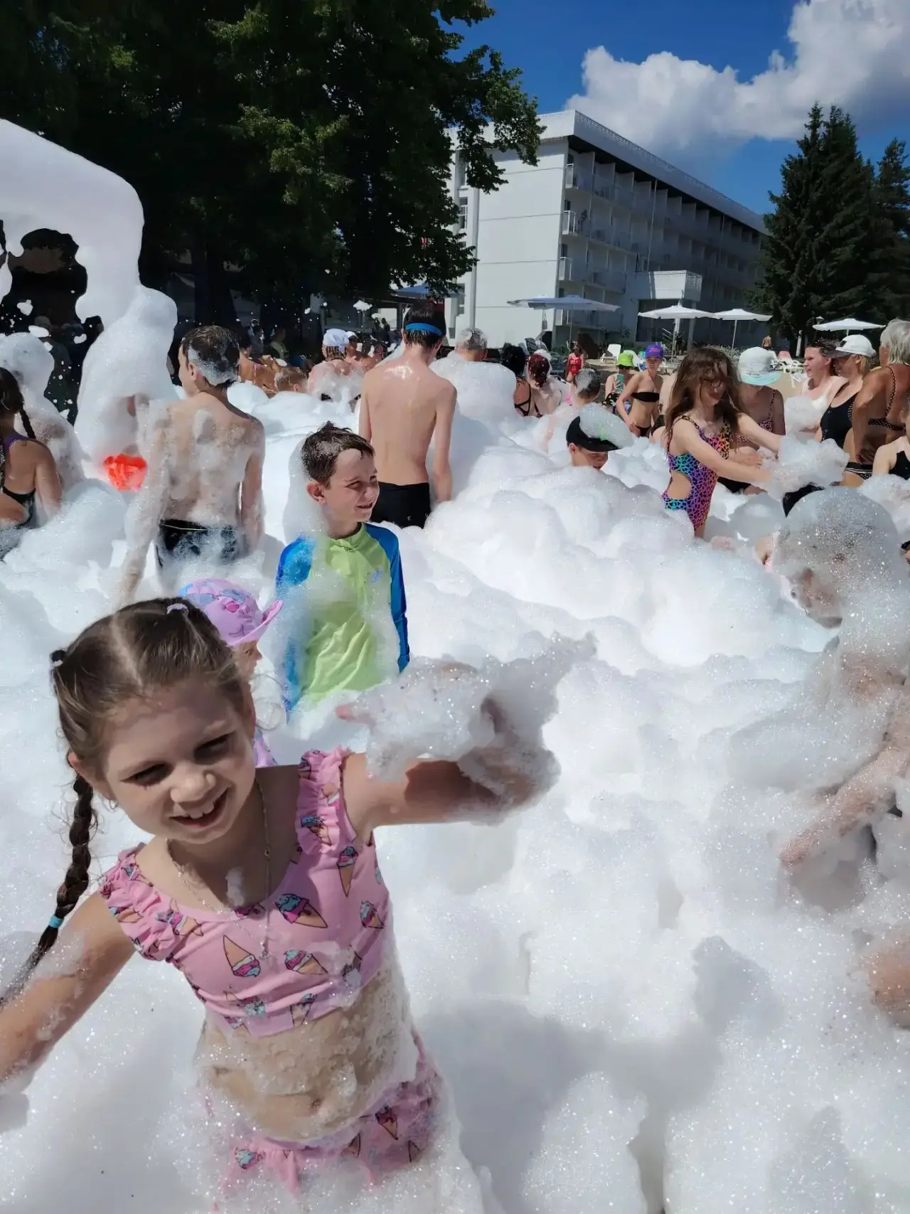 Лето продолжается: о главном в этих днях 🌤️

☀️Середина каникул — время, когда уже успеваешь привык
