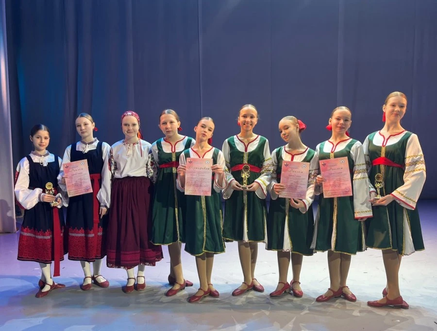 3–4 апреля ансамбль танца «Жар-Птица» под руководством А.В. Соловьева и Е.И. Никитиной принял участи