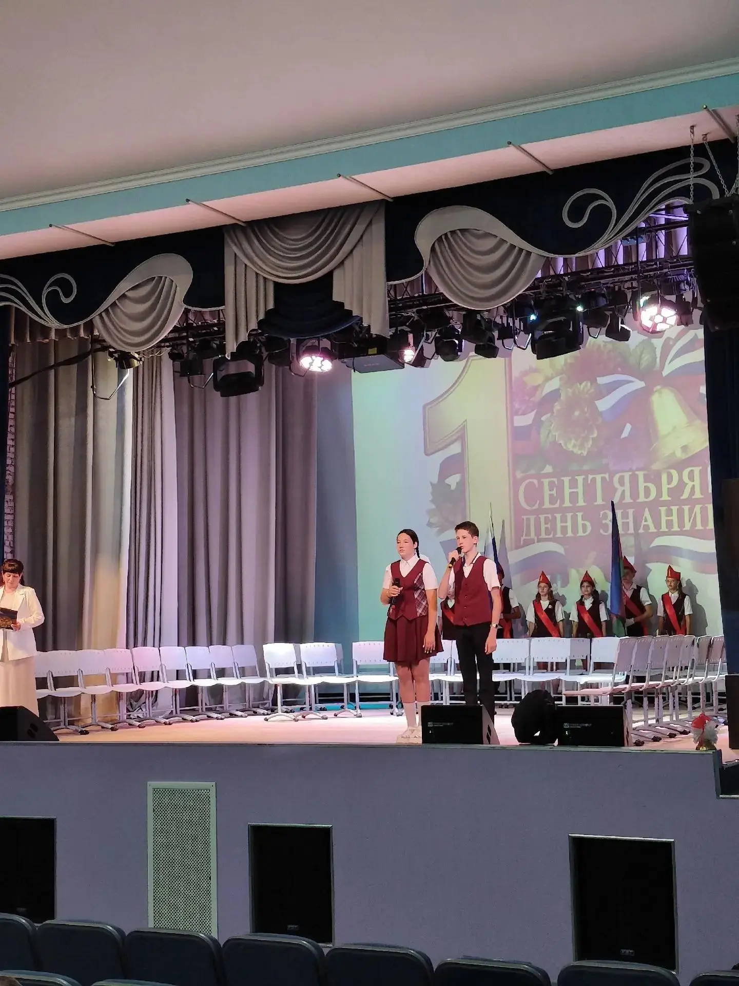 1 сентября, в городском Доме культуры для учащихся школы №15 прошло торжественное мероп...