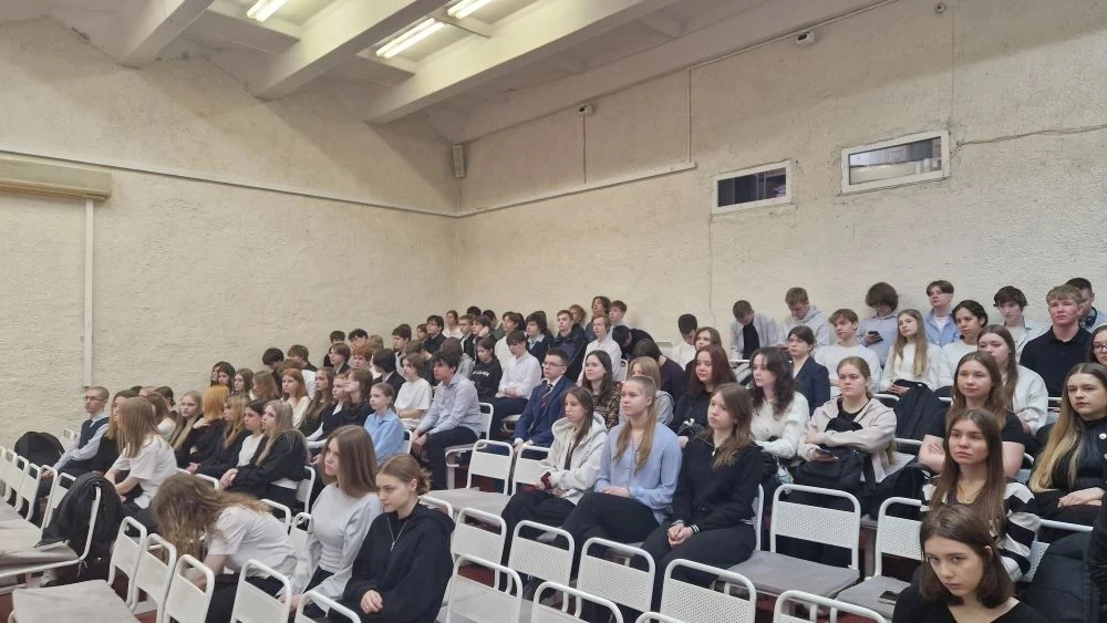 ## 🇷🇺 Урок мужества, который запомнится надолго  В нашей школе состоялся **урок мужества**, посвящён