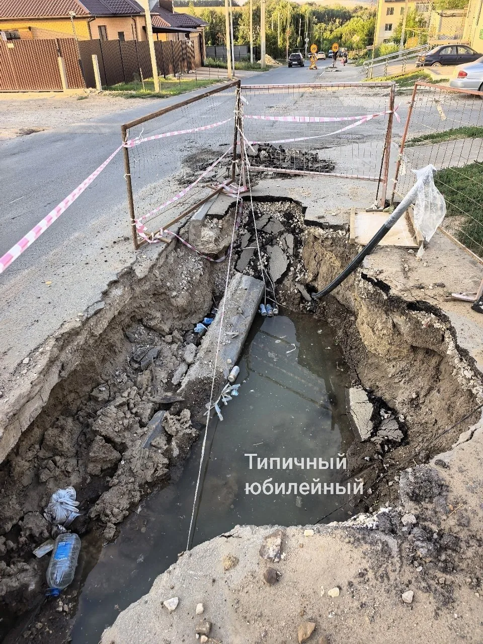 Многострадальная ул. Исаева. Трубы новые - проблемы старые.