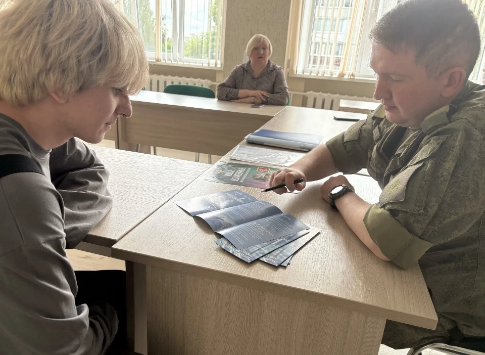 Служба по контракту 

Сегодня в #ГАПОУ_БТПИТ в очередной раз прошла встреча студентов с представител