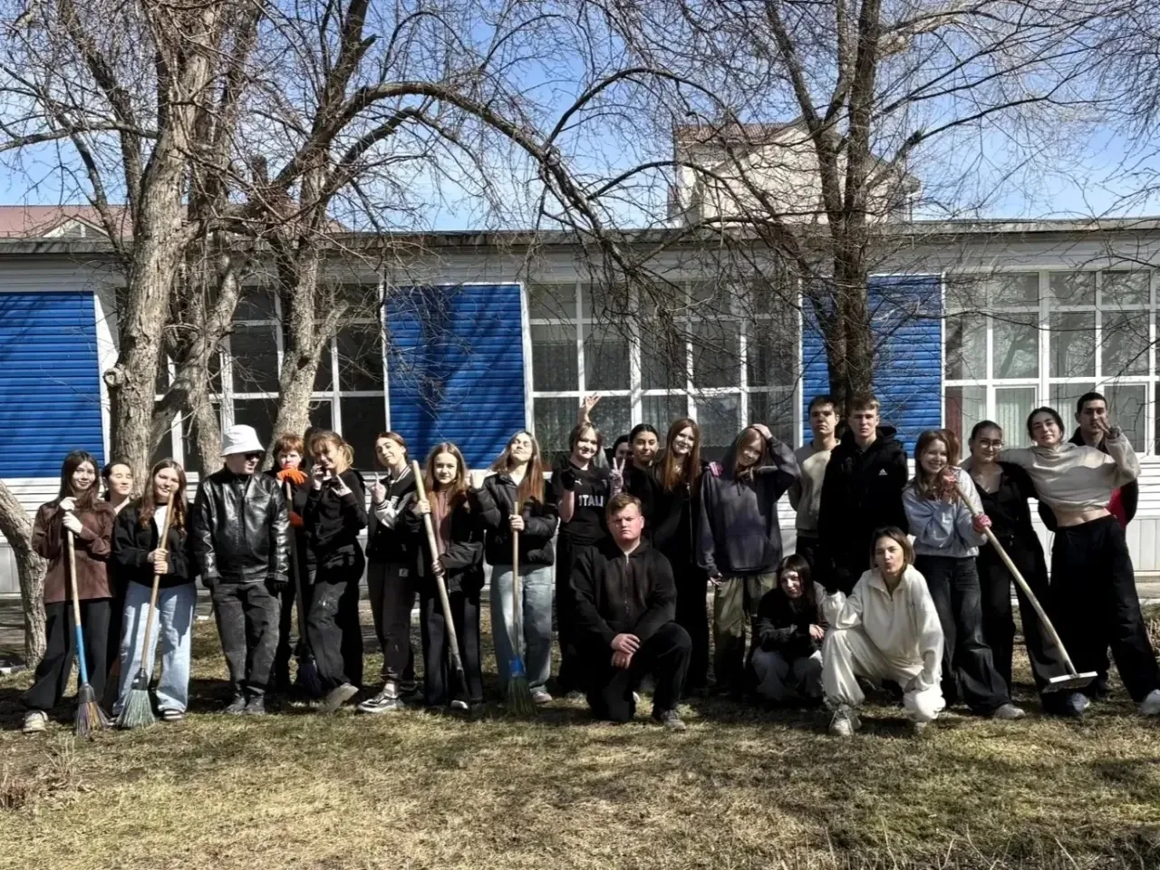 🌿🐝Весна начинается здесь: месячник  благоустройства в нашем колледже продолжается…  ➡️Еще в начале а