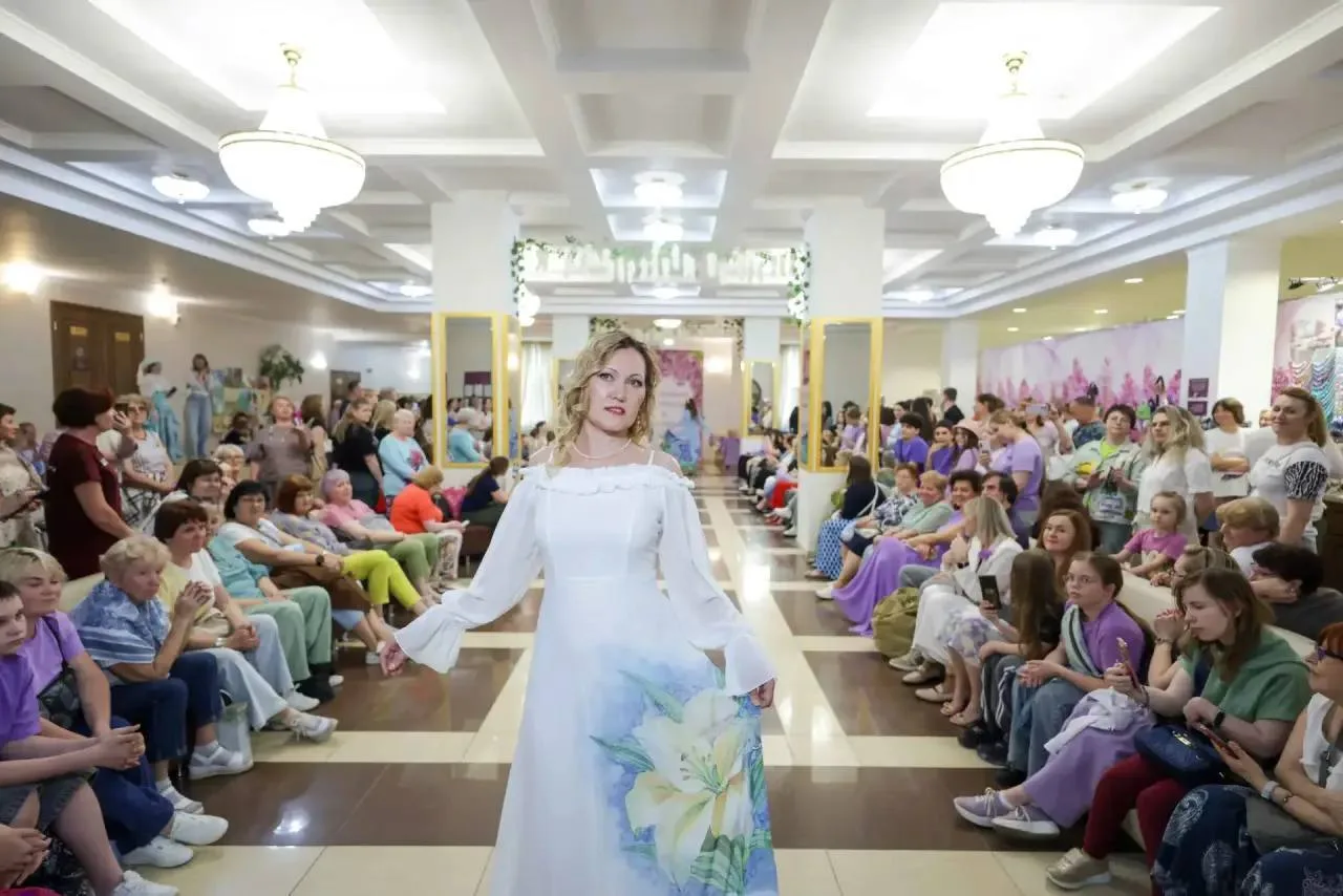 В Дубровицах в рамках «Сиреневого фестиваля» состоялся «Красивый выход» и «Модный приговор»  В Культ