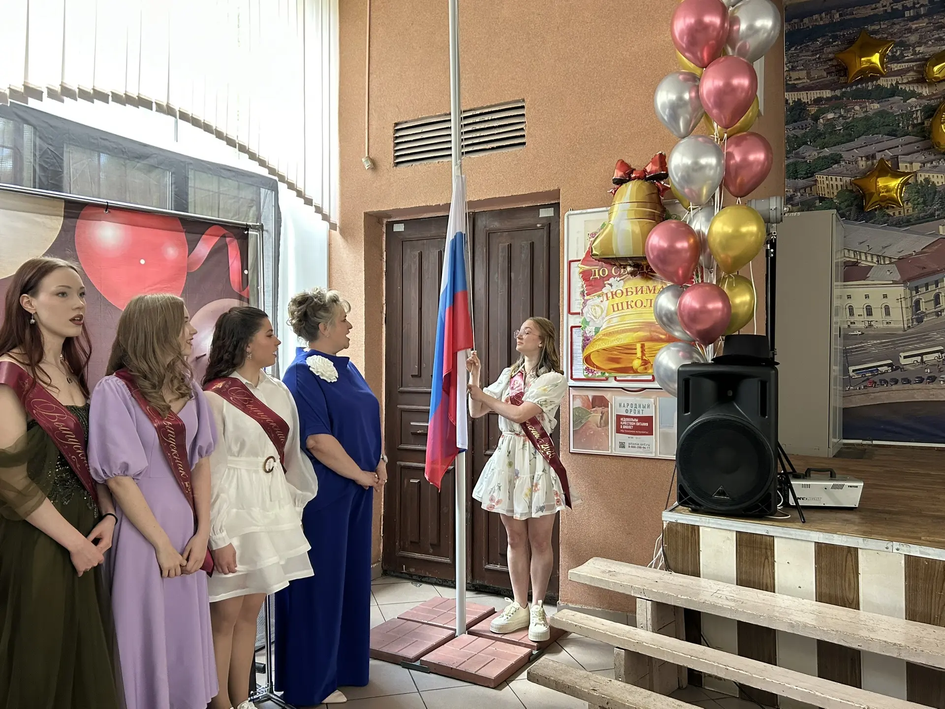 Последний звонок у 11-х классов: праздник воспоминаний и надежд.  🎉 Вчера в нашем лицее прошёл долго
