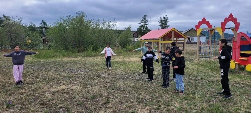 День 2. "Выбираем путь" (Орлёнок-Лидер). День начался с зарядки под музыку "Орлята учатся летать". З