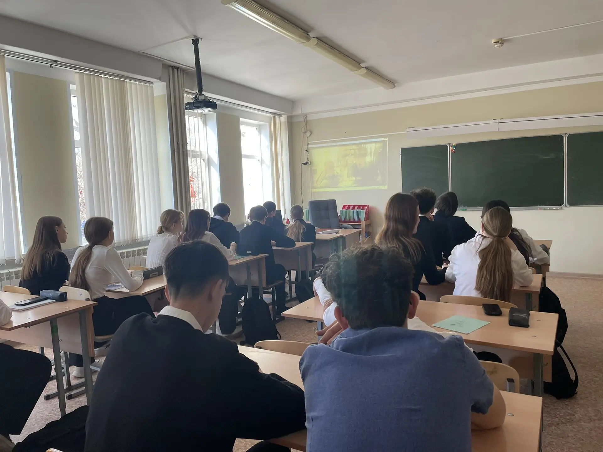 ❗️Сегодня в нашей школе прошёл важный и серьёзный разговор: старшеклассники  посмотрели документальн
