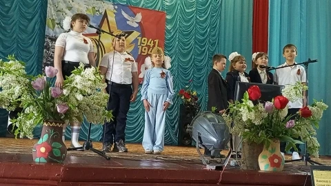8 мая  на сцене  Терновского Дома  Культуры   прошел  праздничный концерт, посвященный ...