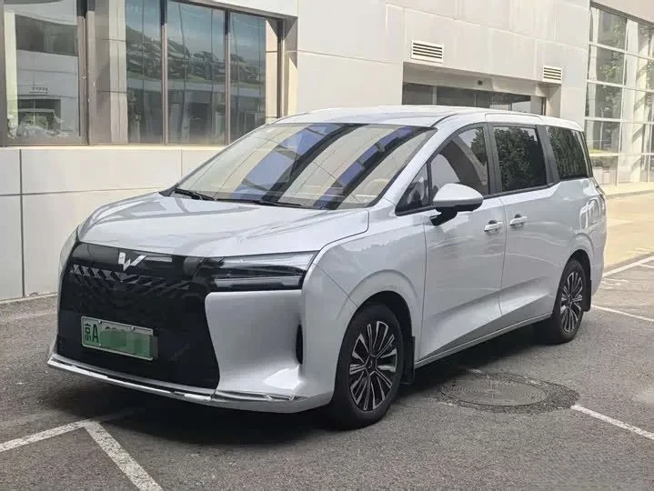 Wuling Starlight 730 EV
