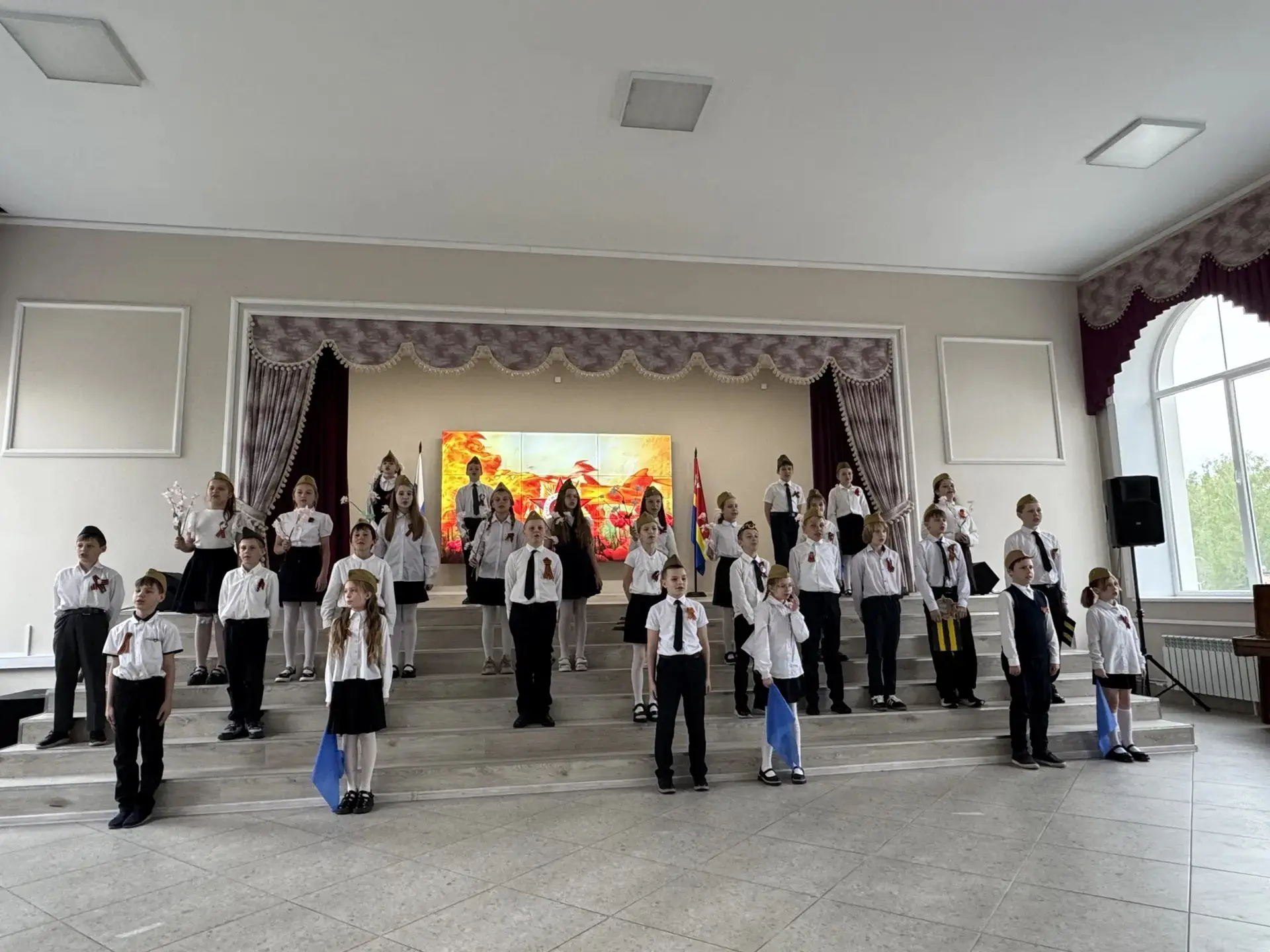 🎶 Победная весна: 81 год спустя  7 мая в актовом зале нашей школы состоялся праздничный концерт «Поб