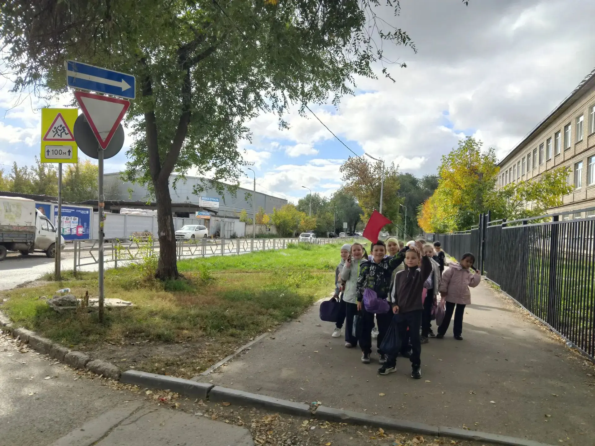 Во всероссийскую неделю безопасности дорожного движения, отряд ЮИД "Светофор" "Школы 15...