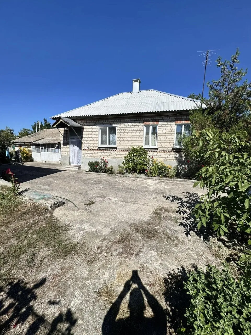 Продается дом с флигелем в Станице Луганской, площадь дома 53 м. кв состоит из 3х жилых...