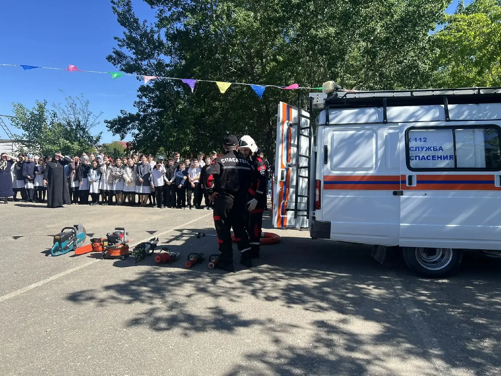 ☀Безопасное лето: Спасатели учат детей правилам поведения на воде и не только   ❗Актуальность вопрос