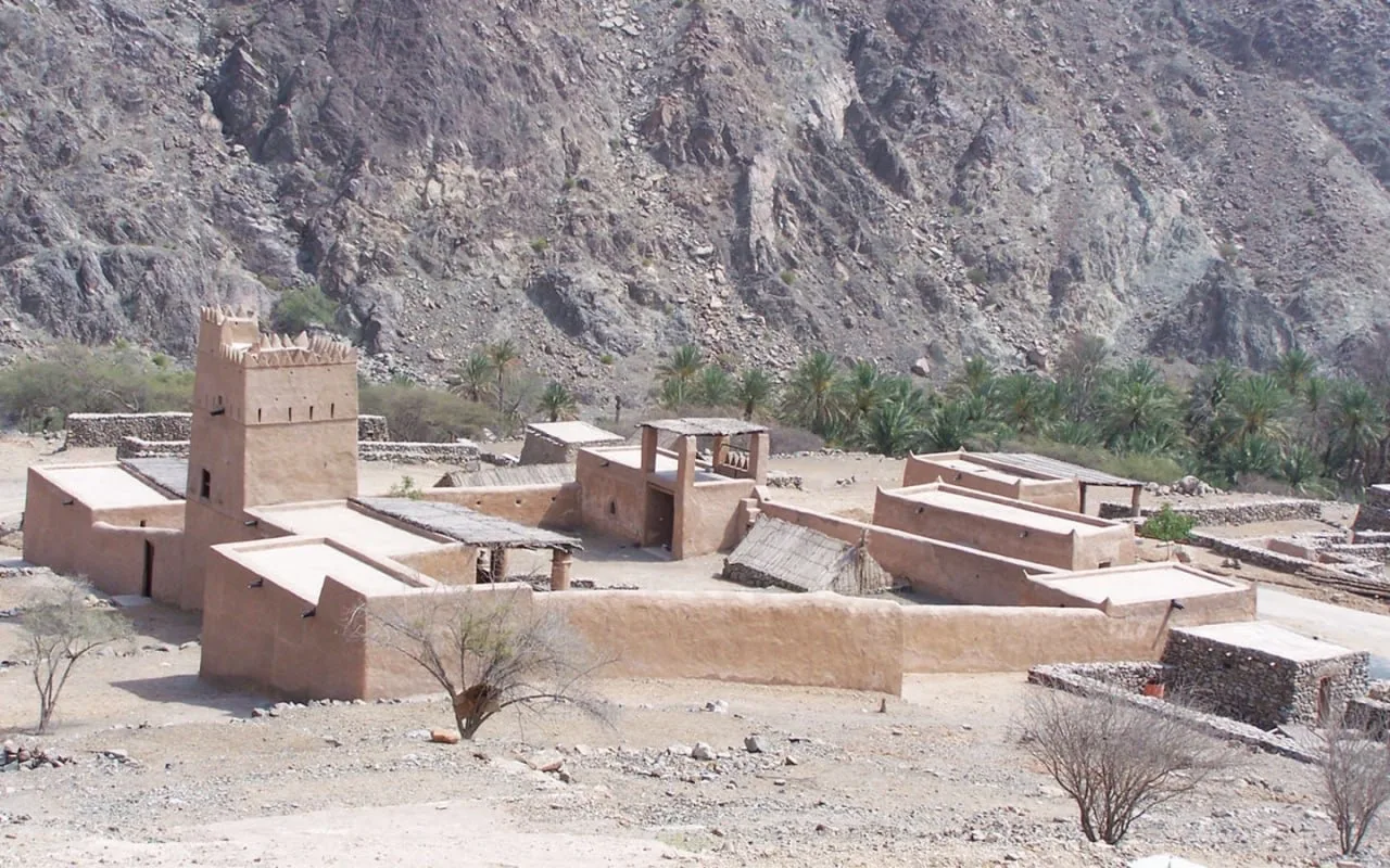 Вот уже 250 лет замок Al Hayl неустанно охраняет склоны Хаджарских гор.  Это «Архпросвет Иванович», 