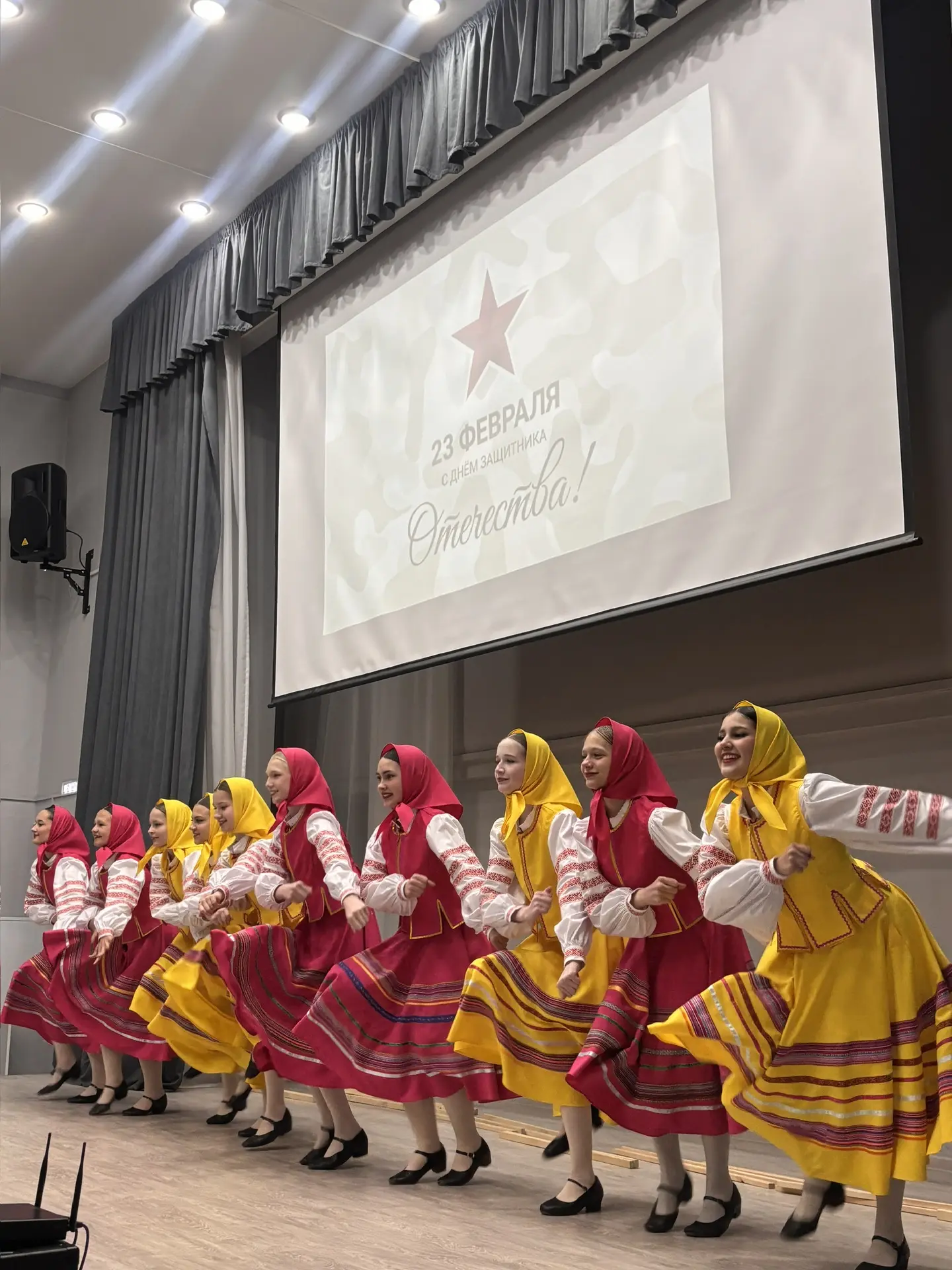 🎉 Сегодня в нашем микрорайоне прошёл яркий и душевный концерт в честь праздников-23 февраля и 8 март