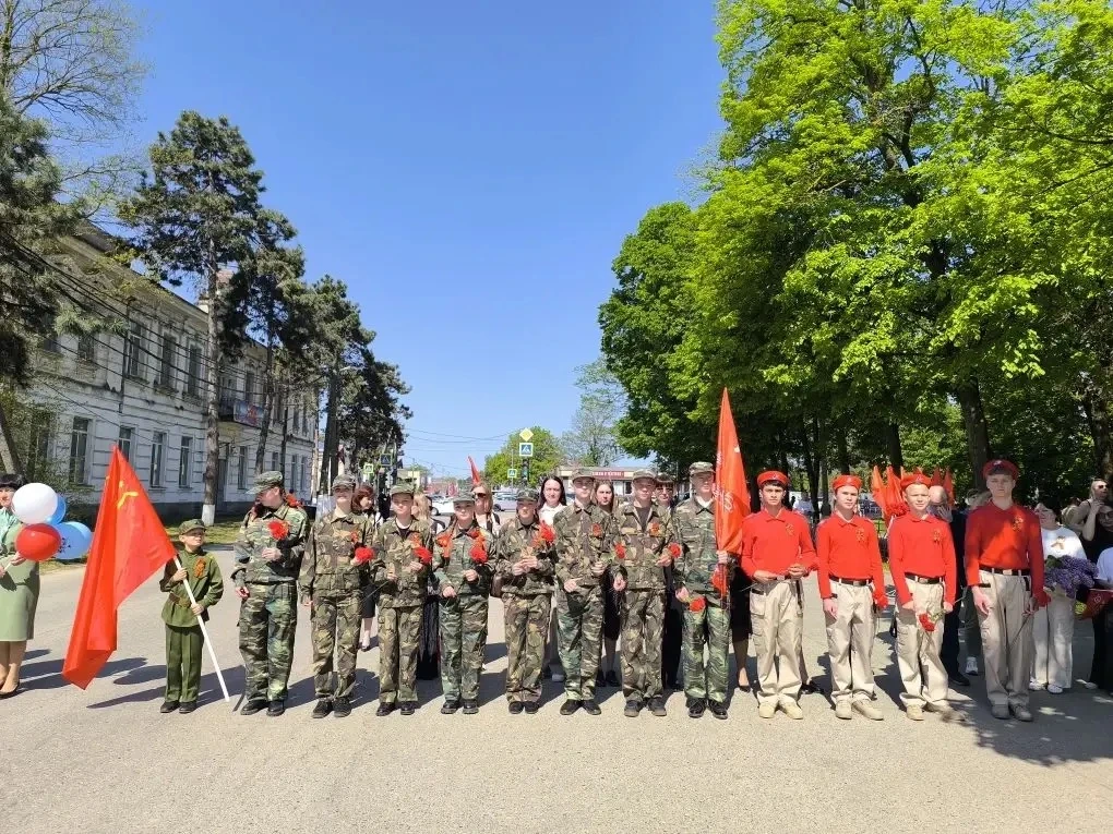 🇷🇺 9 мая — День Великой Победы!  В этот священный день учителя и ученики, родители нашей школы приня