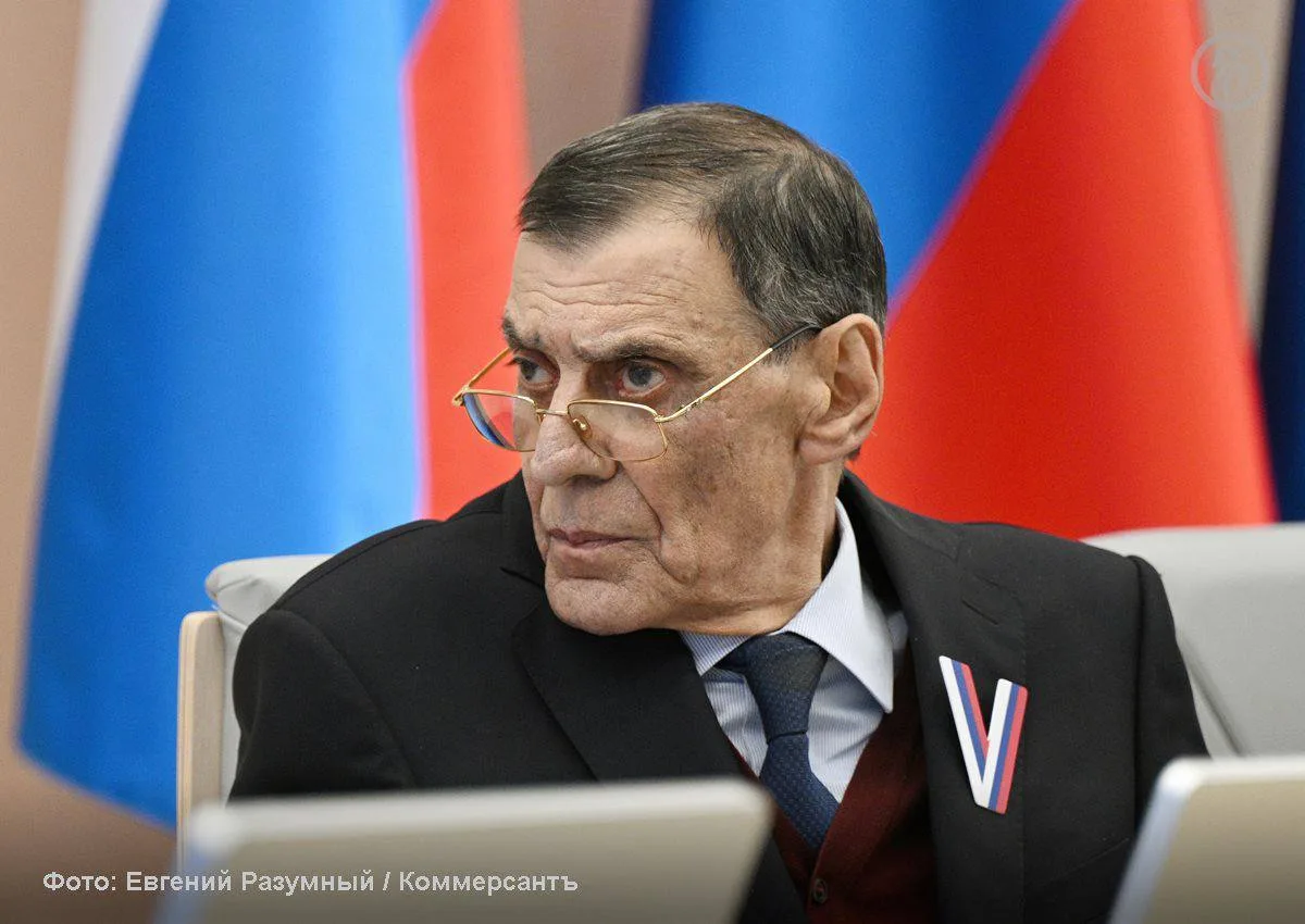 В возрасте 76 лет умер бывший член ЦИК и соавтор Конституции России Борис Эбзеев, сообщ...