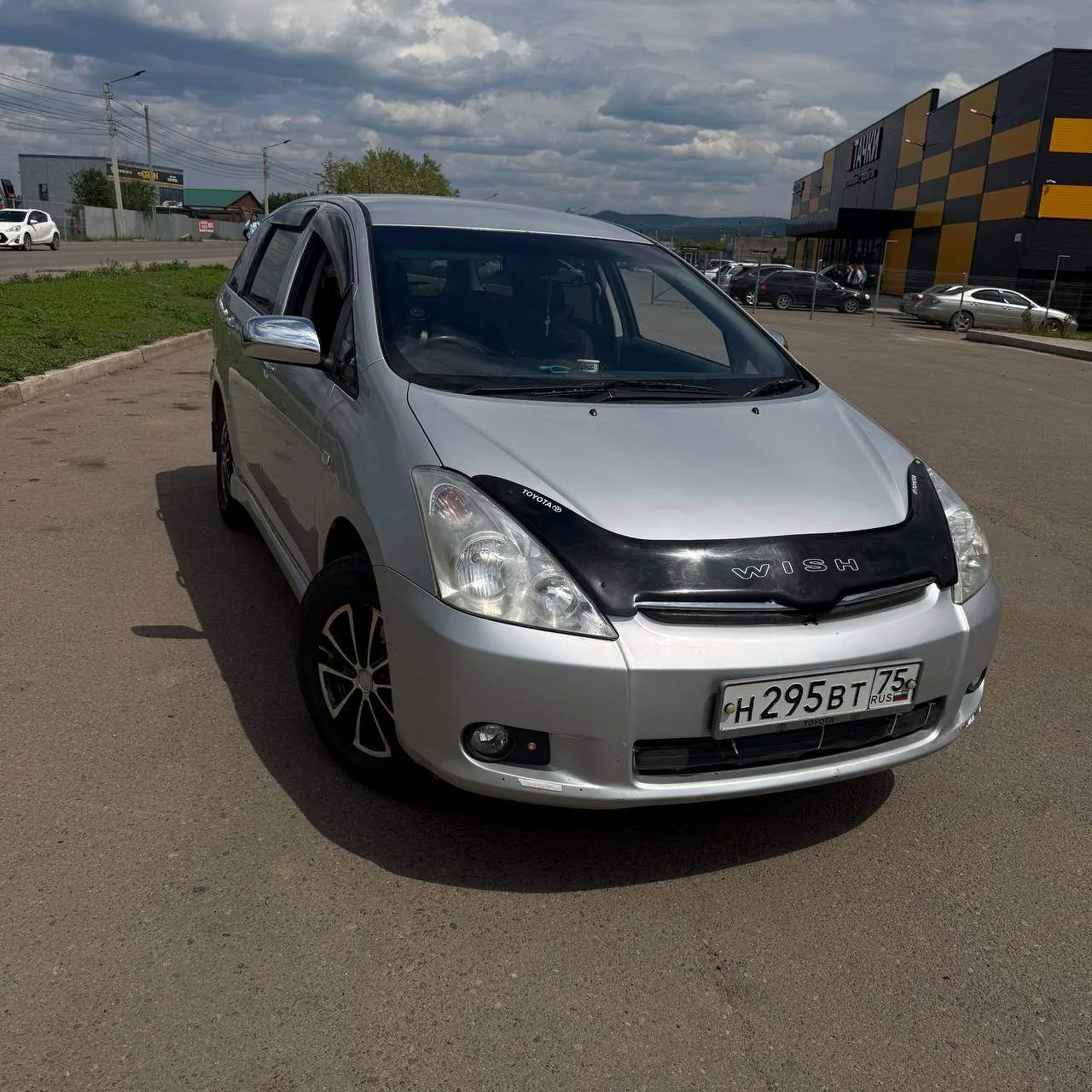 На аукционе Toyota wish