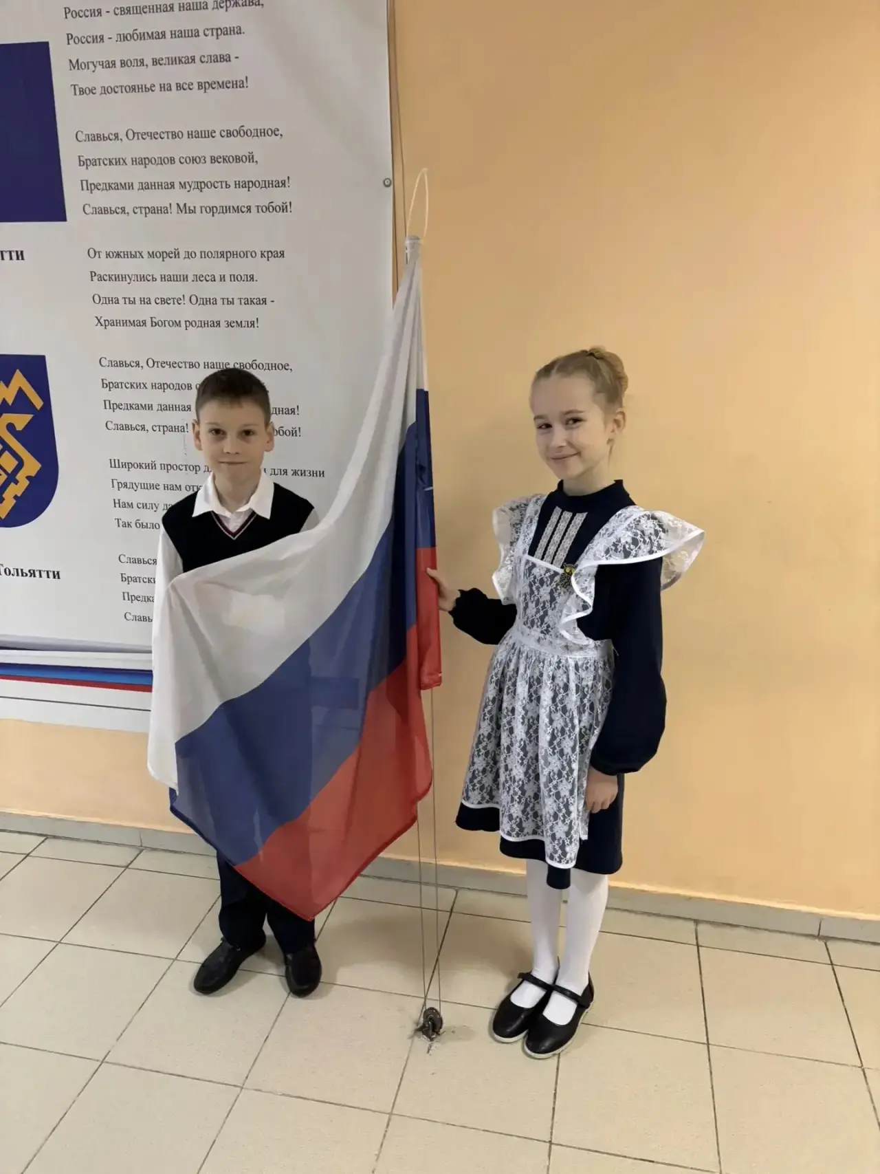 🇷🇺 Торжественная церемония поднятия Государственного флага Российской Федерации. Право поднять флаг 