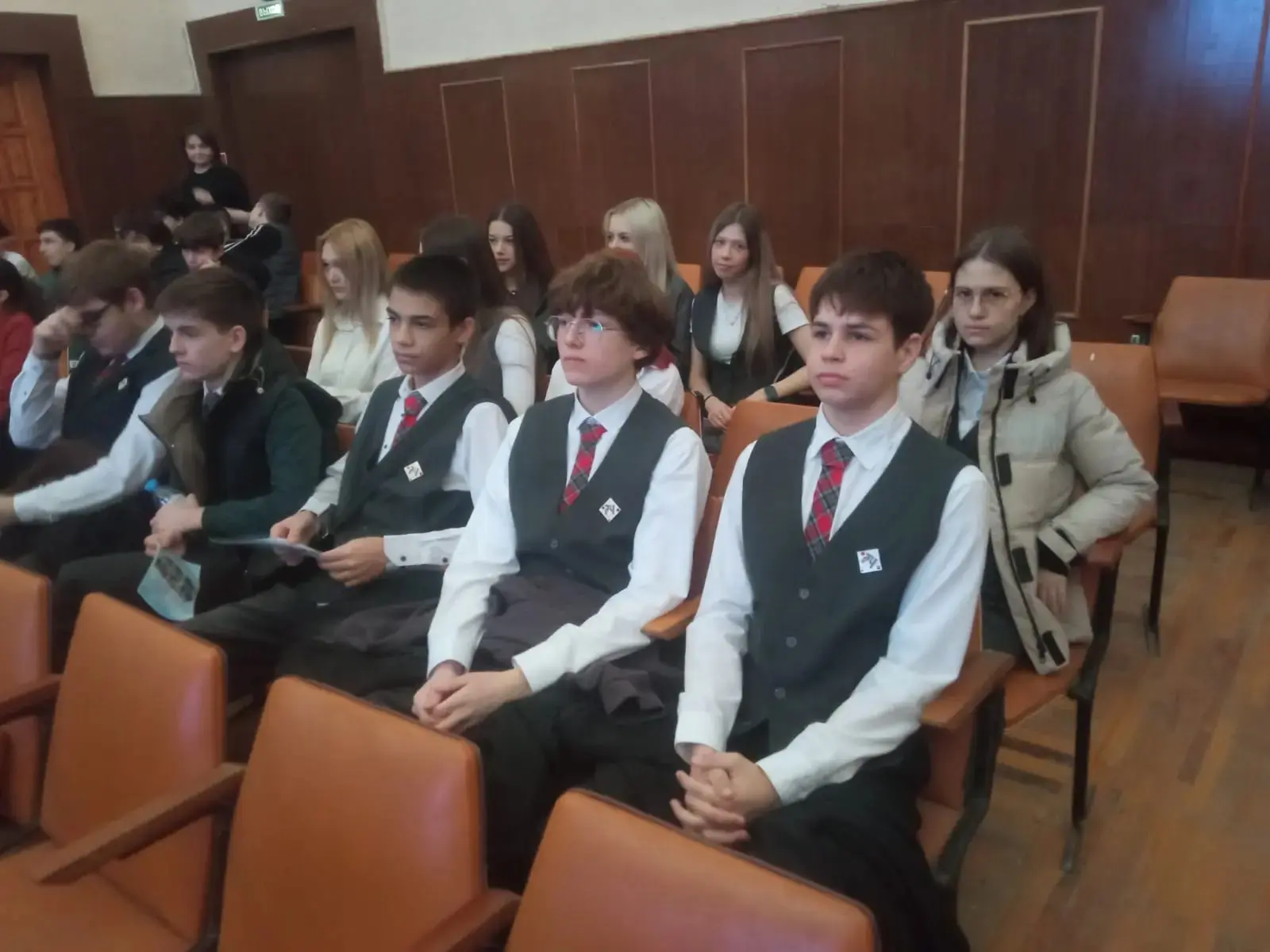 ВЗГЛЯД В БУДУЩЕЕ: школьники познакомились с миром высоких технологий в Колледже машиностроения  В  р