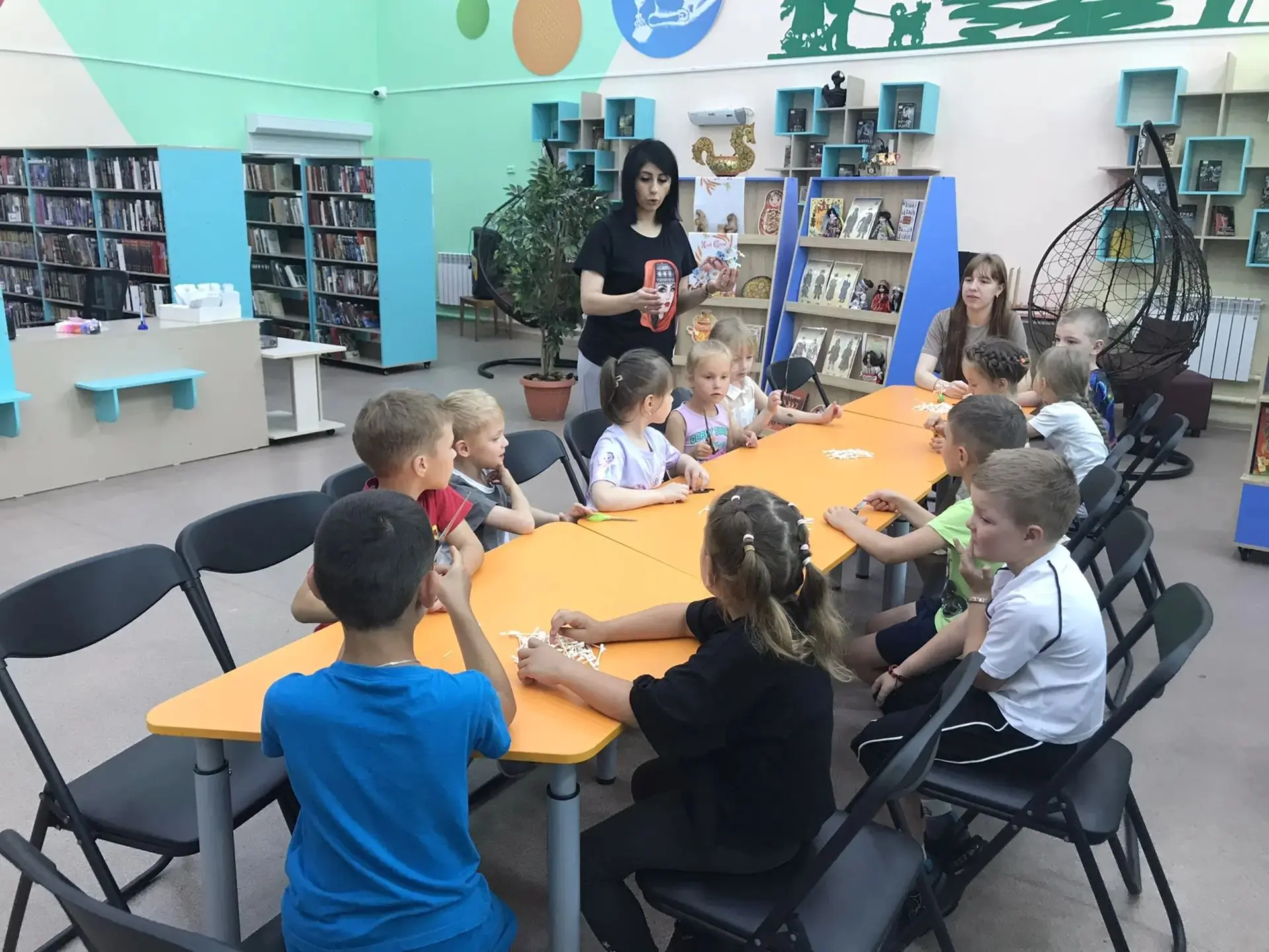 💖«Маленькое солнце на моей ладошке-белая ромашка на зелёной ножке».                   ...