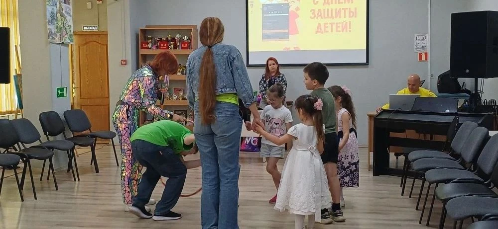 Праздник детства: в Уссурийске
🎉Второго июня стены библиотеки для слепых в Уссурийске наполнились з