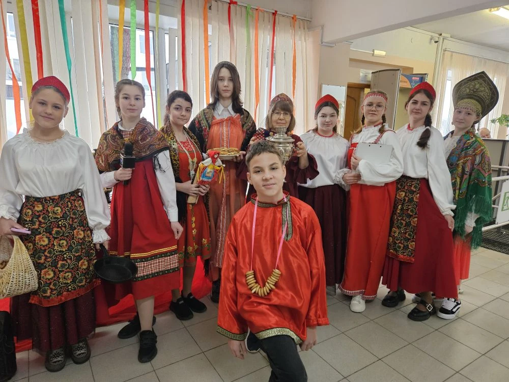 🎉 Широко, весело, задорно началось утро в гимназии! 🎶 Встречаем Масленицу с песнями, плясками, играм