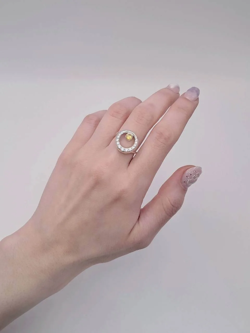 Невесомость в украшениях 🌟

Cтоит солнечному лучу коснуться камня, и он словно начинает оживать. От