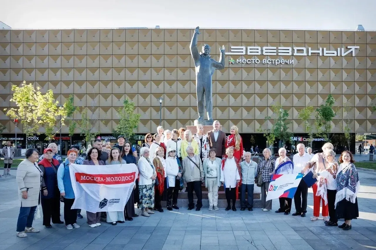 На проспекте Вернадского завершили реставрацию памятника Юрию Гагарину