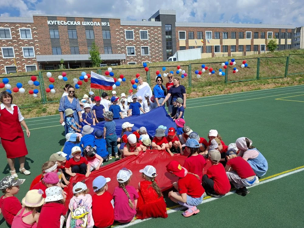 🇷🇺Яркий праздник ко Дню России в нашем детском саду!🇷🇺

🎉11 июня мы вместе с ребятами отметили 
