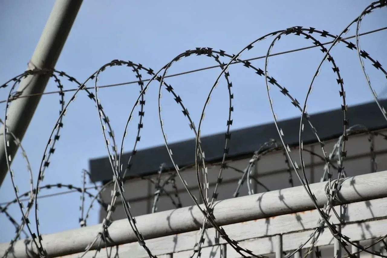 Суд с учетом позиции прокуратуры отказал в условно-досрочном освобождении осужденному, ...