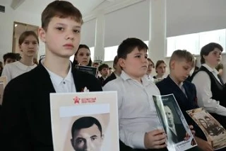 Неделя памяти! В актовом зале состоялось проникновенное литературно-музыкальное мероприятие. Со сцен