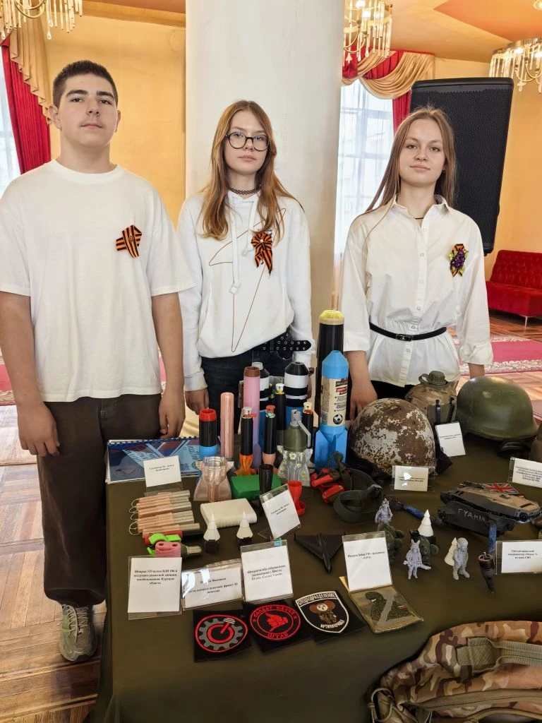 В Шахтинском драматическом театре состоялось торжественное мероприятие, посвященное 81-й годовщине П