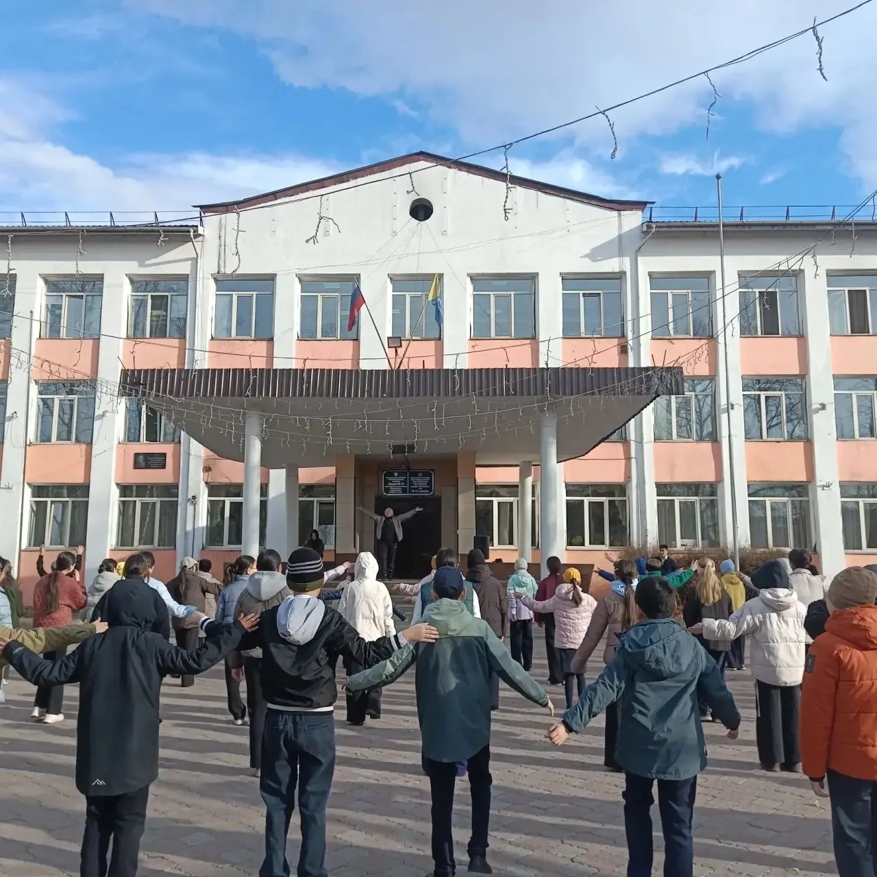 🏃‍♂️ 7 апреля. Бодрое утро лицея: Всемирный день здоровья встретили всем составом!  7 апреля утро в 