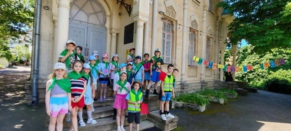 В «Солнышке» состоялось знакомство с миром гор Заслуженного художника России Павла Гречишкина. 🌄🏞️