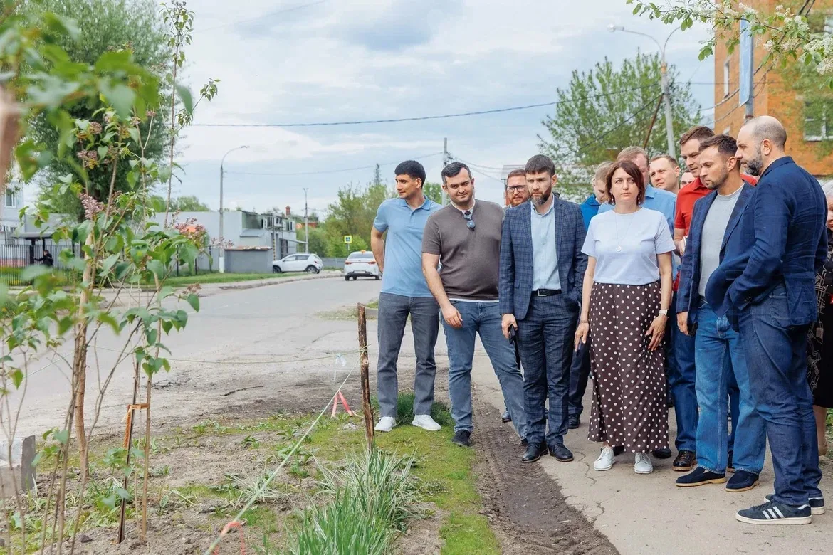 Если прогулки, то только такие.  Вместе с депутатом Мособлдумы, членом фракции Единая Россия Максимо